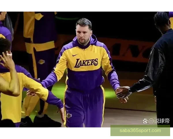 海斯：教练强调与艾顿一起守住禁区 东契奇复出需避免再吃技术犯规